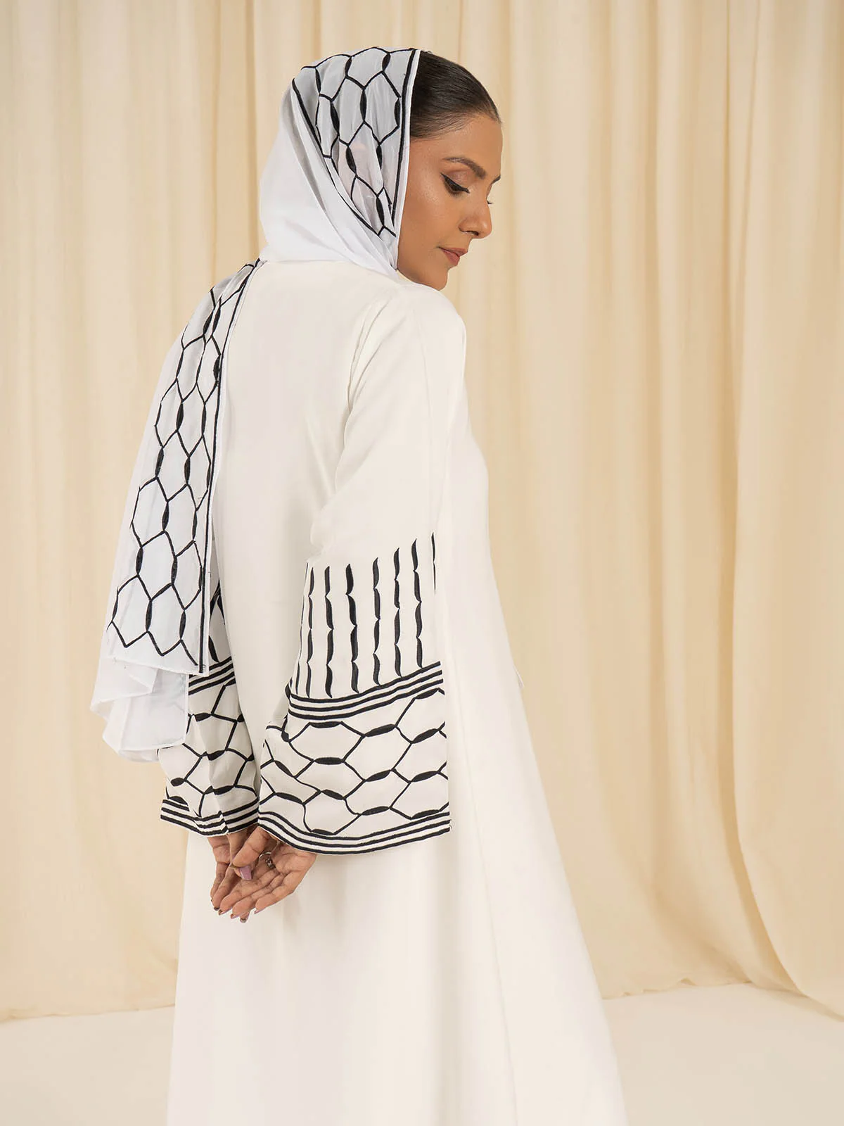 Hive Pearl Abaya - Image 3