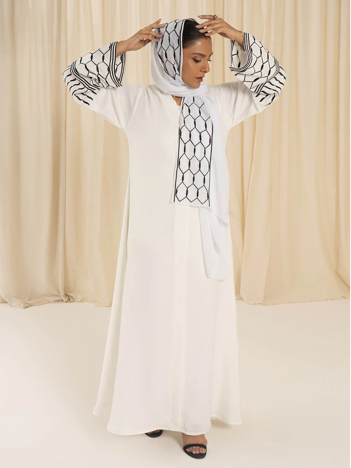 Hive Pearl Abaya - Image 4
