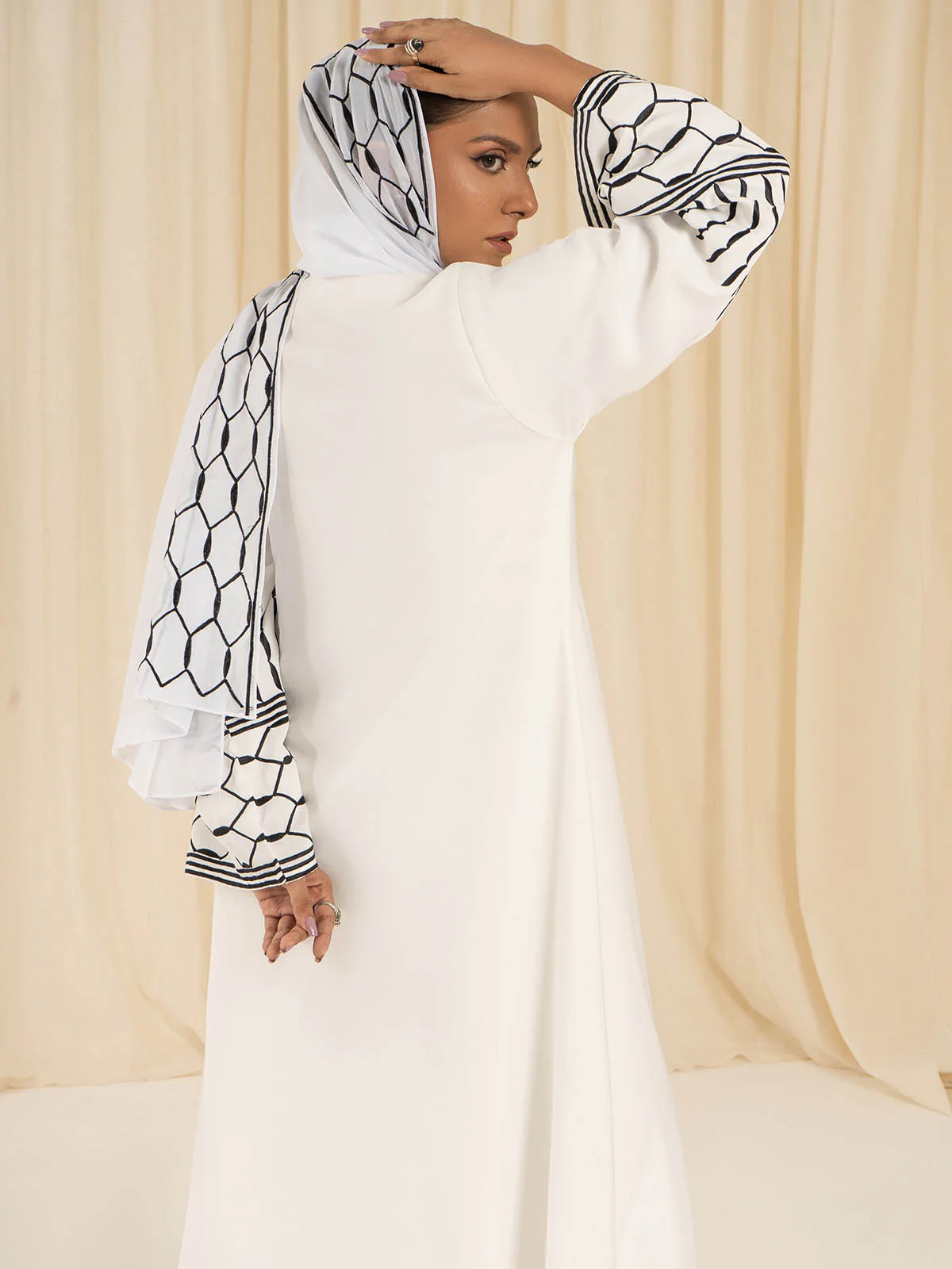 Hive Pearl Abaya - Image 5